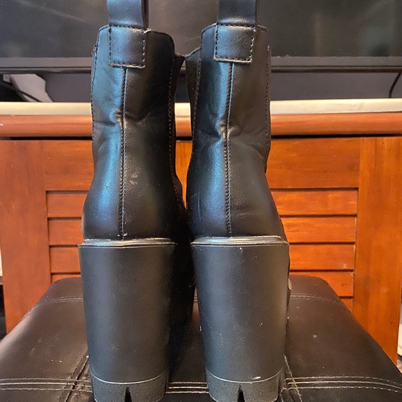 Shoes - Picture 2 of 3